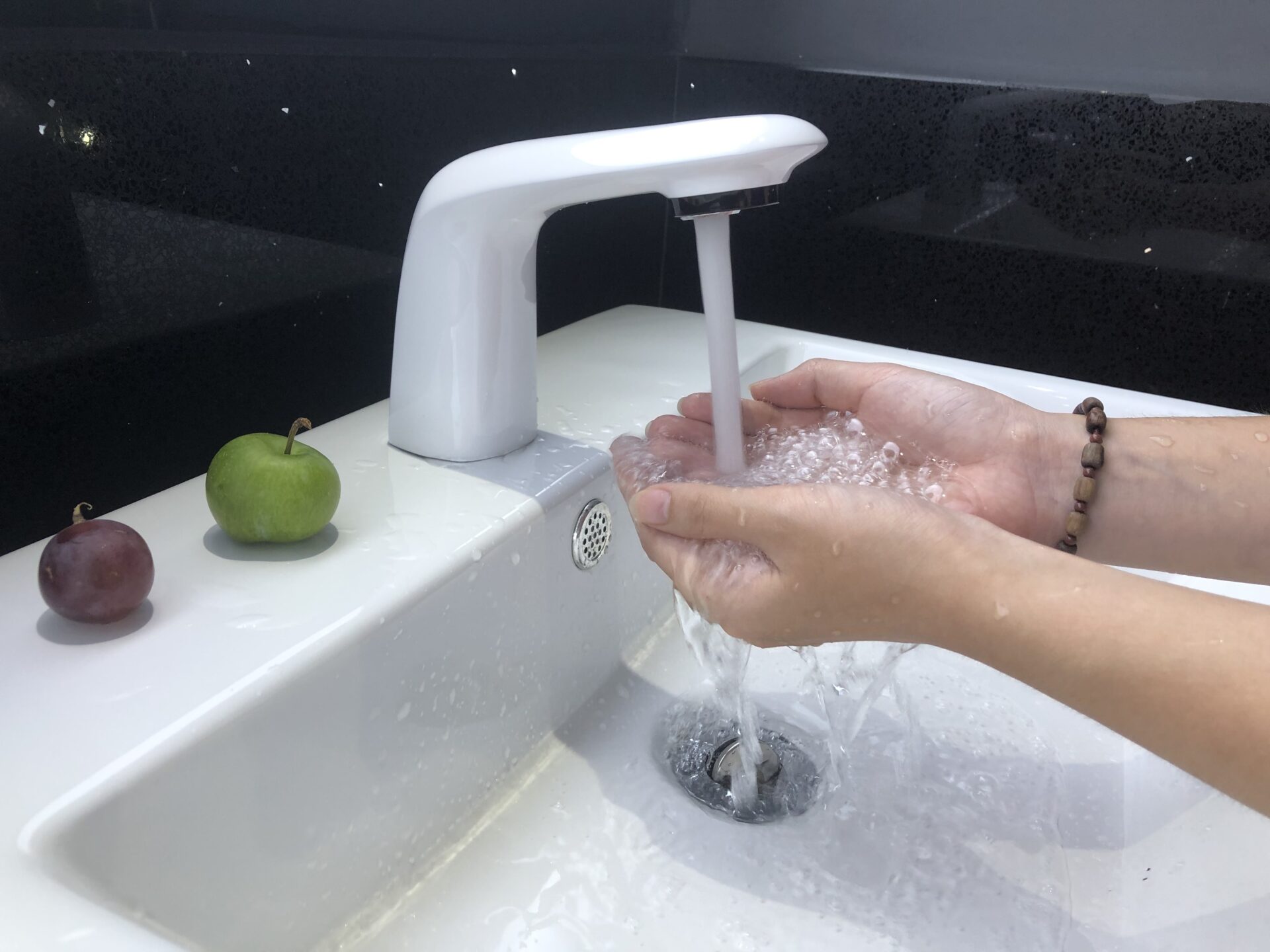 Advantages of Touch Free Faucet – RAJEYN INTELLIGENT